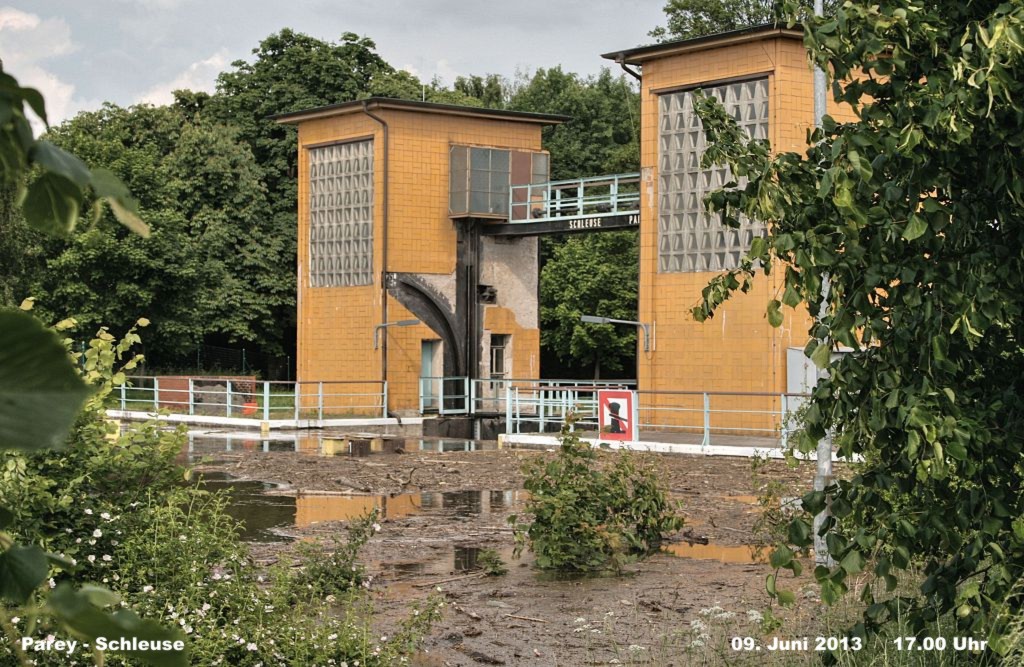 Hochwasser- 2013_06_09-014-Parey-Schleuse.jpg